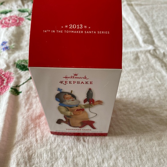 Hallmark’13 Toymaker Santa Series - Picture 4 of 12